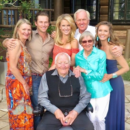 Kirsten Kutner and her husband, Greg Norman, took a family picture.